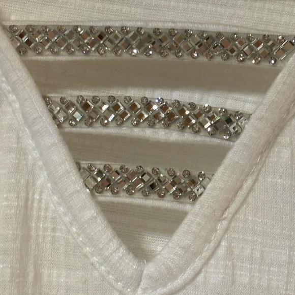 A Love Story NWOT Women's T Shirt With Rhinestone White Crinkle Size XL - Picture 3 of 5